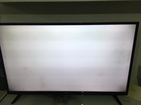 Vestel 49ub8300 Kod Numaralı Tv, Ekranda 7-8 Bölgesinde Ekranda Lekeler Var