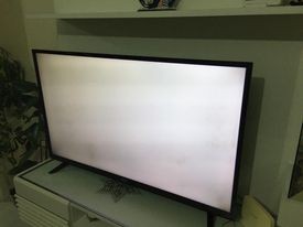 Vestel 49ub8300 Kod Numaralı Tv, Ekranda 7-8 Bölgesinde Ekranda Lekeler Var