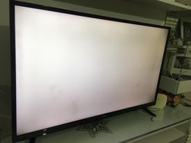 Vestel 49ub8300 Kod Numaralı Tv, Ekranda 7-8 Bölgesinde Ekranda Lekeler Var