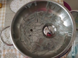 Emsan Almış Olduğum Tencere Takımının Cam Kapağı Dolapta İken Kırılmış