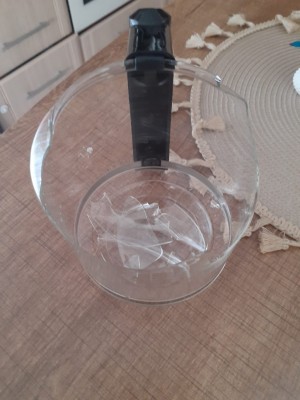 Karaca Cam Demlik Elimde Parçalandı