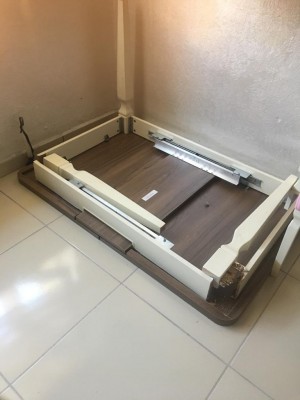 İstikbal Çöken Masa