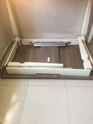 İstikbal Çöken Masa