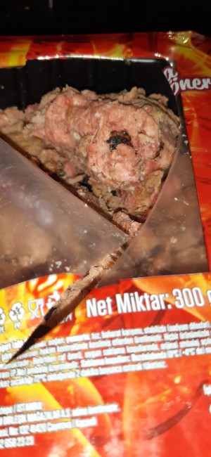 Bim Nimet Dün Akşam 20.40 Gibi Aldığım Dönerden Et Bildiğiniz Çiğ Kıyma Koymuşlar Ağırlık Olsun Diye