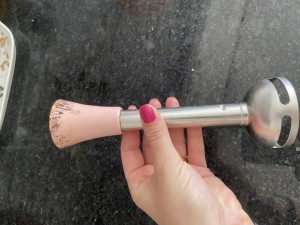 Karaca El Blenderımın İçinden Siyah Kum Kum Bir Şeyler Dökülüyor