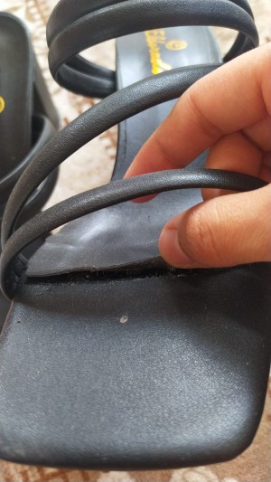 Esin_doganer_ Meyranın Ayakkabıları İkinci Kere Yırtık Gelen Ayakkabı