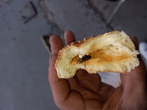 T.c. Sağlık Bakanlığı Malatya Araştırma Hastanesinden Kantinden Aldığım Poğaçanın İçinden Ölmüş Arı Çıktı