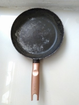 Tefal Tava Aldım. Bir Yıl Olmadan Haşatı Çıktı.