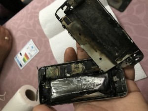 Apple Telefon Patladı