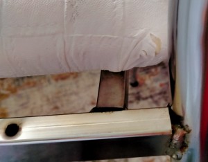 Evform Ürünler Rezalet Yemek Masası Aldım Masa Kenarı Yarılmış. Sandalye Derileri Patlak. İade Göndermiyorlar